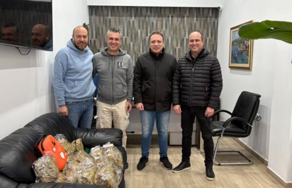 14 κιτ πρώτων βοηθειών για τις ανάγκες της Διεύθυνσης Αστυνομίας Σερρών δωρεά από τον επιχειρηματία Γιάννη Δήμου