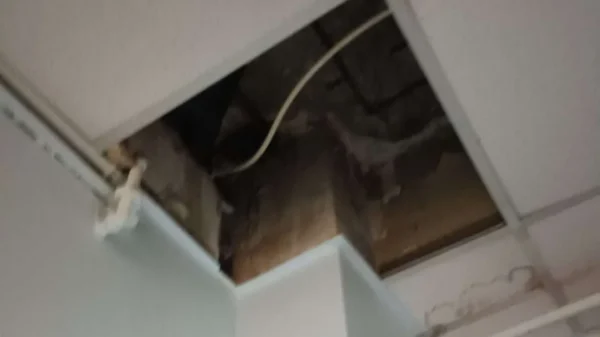 Θεσσαλονίκη: Έπεσε γυψοσανίδα από την οροφή θαλάμου στην Παιδιατρική Κλινική του Ιπποκράτειου - Φωτογραφίες