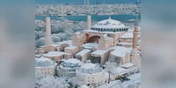 Μαγικές εικόνες από την χιονισμένη Κωνσταντινούπολη