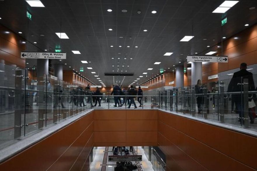 Τhema: Για προληπτικό έλεγχο σταμάτησε η λειτουργία του μετρό