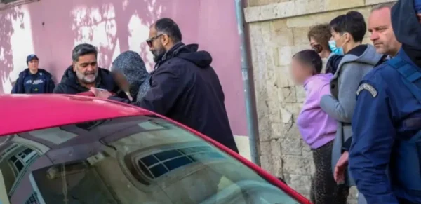 Στον Κορυδαλλό, σε καθεστώς προστασίας η μητέρα του 3χρονου και ο σύντροφός της - video