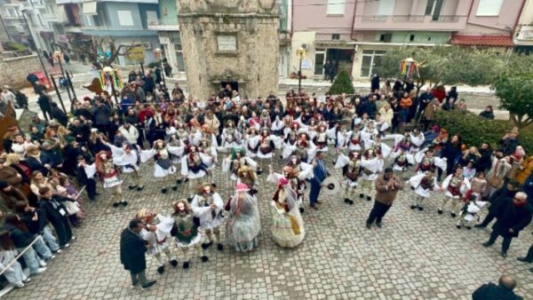 Οι «Γενίτσαροι και Μπούλες» που περνούν από γενιά σε γενιά και η ξεχωριστή ναουσαϊκή Αποκριά