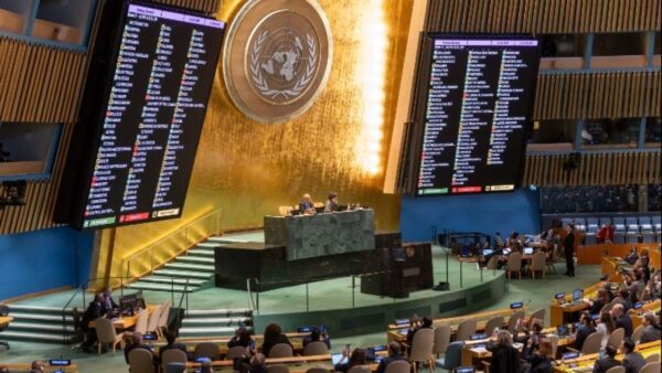 ΟΗΕ: Η Γενική Συνέλευση επιβεβαιώνει την υποστήριξή της στην Ουκρανία και τον σεβασμό στην εδαφική της ακεραιότητα
