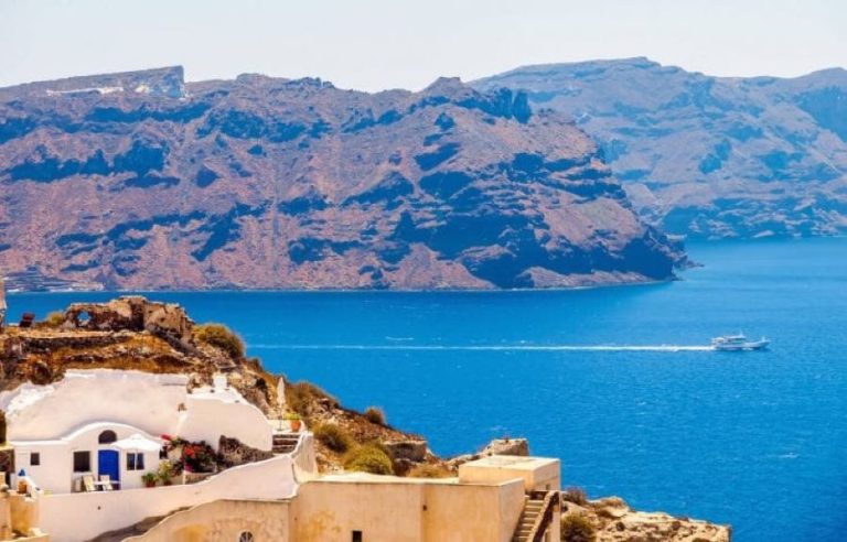 Κ. Παπαζάχος, καθηγητής Σεισμολογίας: «Είχαμε στο μυαλό μας χειρότερα σενάρια - Η Σαντορίνη θα αντέξει»