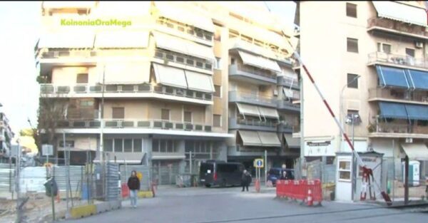 Συνελήφθη φύλακας σιδηροδρομικής διάβασης επειδή δεν κατέβασε τις μπάρες – Κινδύνευσε οδηγός δικύκλου με παράσυρση