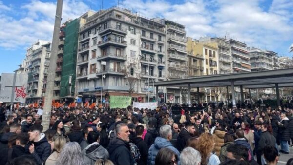 Θεσσαλονίκη: Σε εξέλιξη η κεντρική συγκέντρωση για το δυστύχημα στα Τέμπη