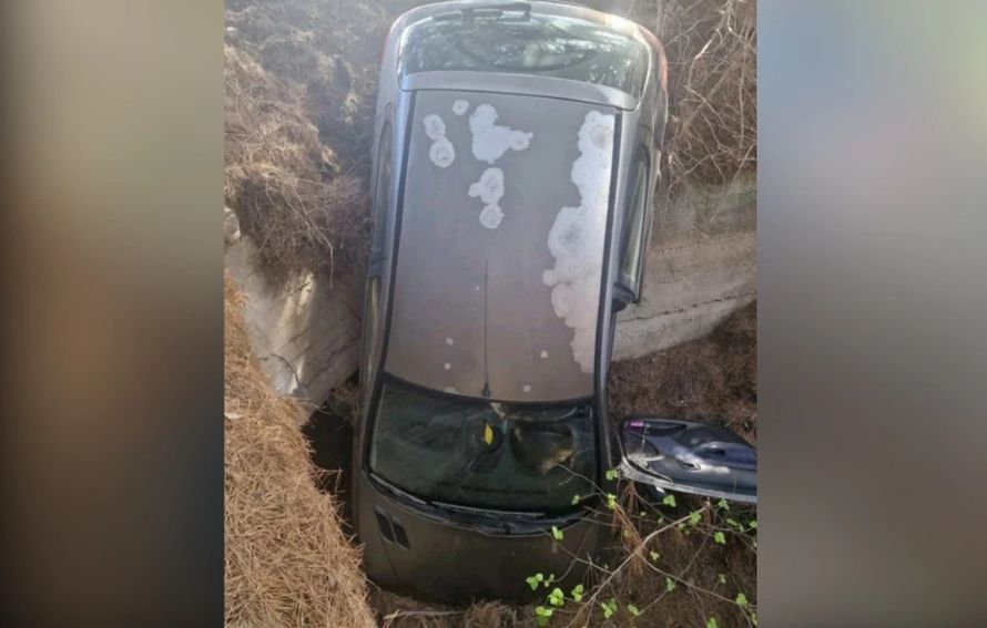 Ρόδος: Οδηγός έμεινε εγκλωβισμένη στο αυτοκίνητό της όλο το βράδυ σε χαντάκι – Προσπάθησε να αποφύγει ελάφι
