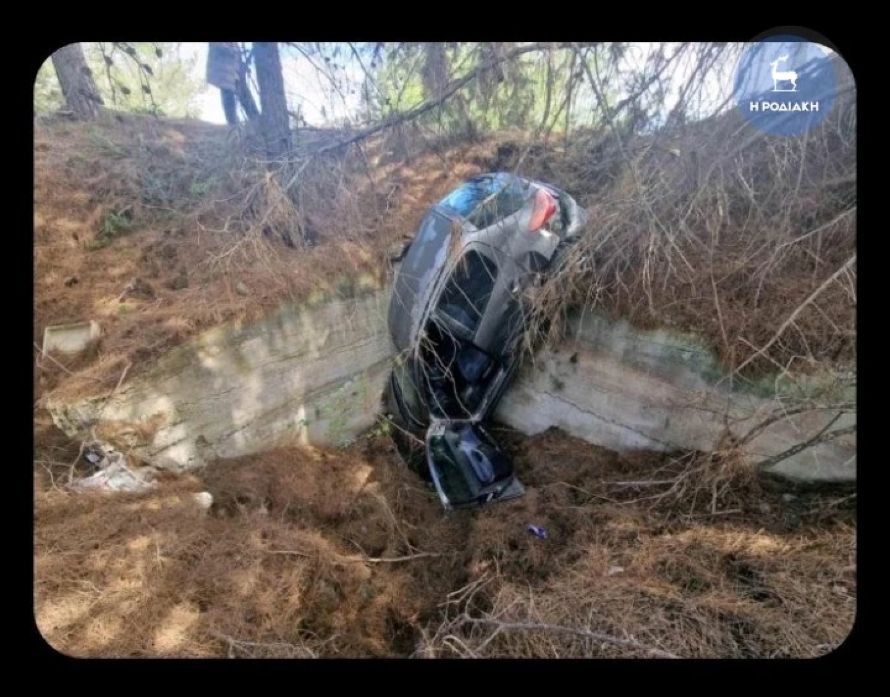 Ρόδος: Οδηγός έμεινε εγκλωβισμένη στο αυτοκίνητό της όλο το βράδυ σε χαντάκι – Προσπάθησε να αποφύγει ελάφι