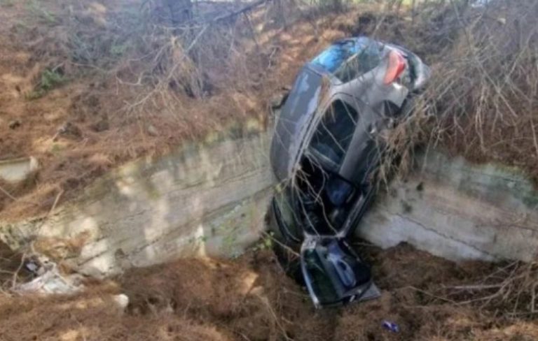 Ρόδος: Οδηγός έμεινε εγκλωβισμένη στο αυτοκίνητό της όλο το βράδυ σε χαντάκι – Προσπάθησε να αποφύγει ελάφι