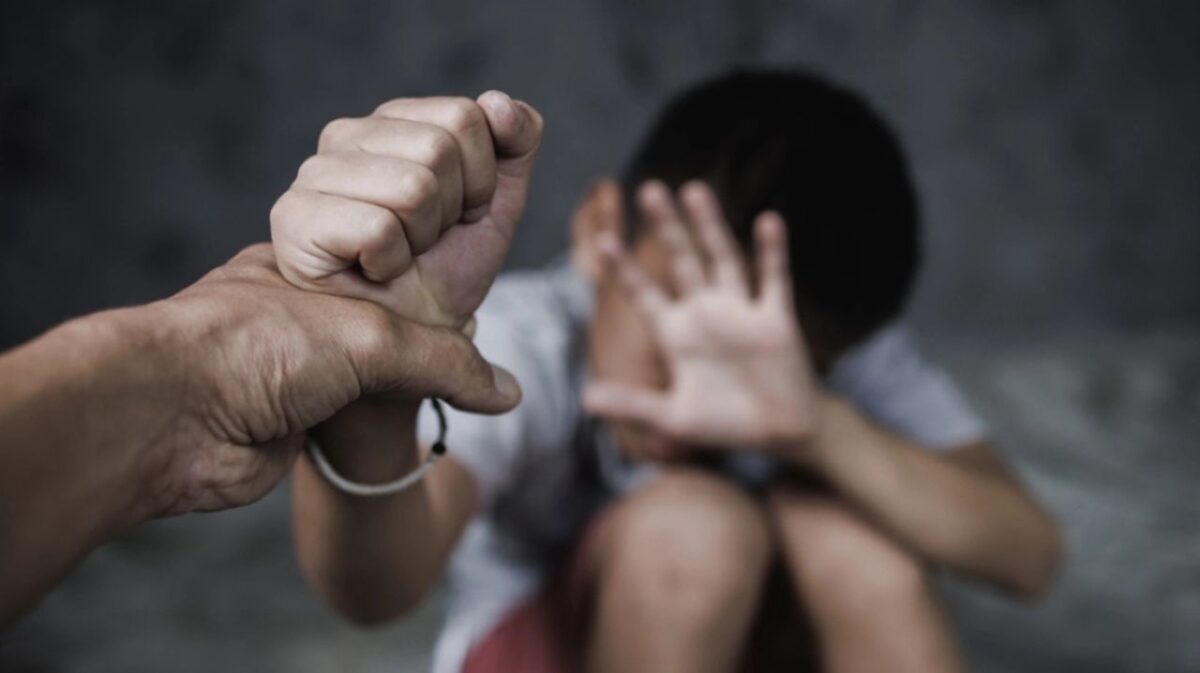Θεσσαλονίκη: Καταδικάστηκε πατέρας που χτύπησε τον ανήλικο γιο του – “Του έριξα δύο ψιλές”, είπε