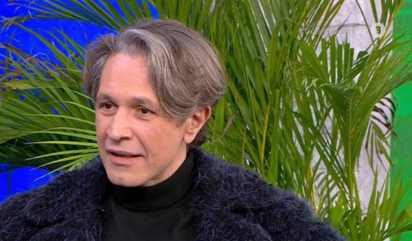 Αιμίλιος Χειλάκης: “Βλέπεις τον Άδωνι να σκουπίζει τα δάκρυά του – Μας παίρνει την δουλεία και το κάνει και χάλια”