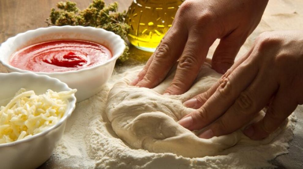 Ζύμη πίτσας χωρίς μαγιά και τρεις ακόμη εναλλακτικές συνταγές