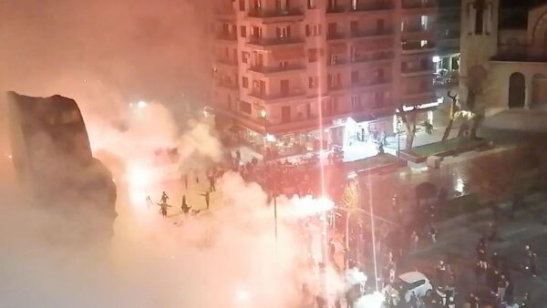 Καμάρα - Οι φίλαθλοι του Άρη έκαναν την νύχτα μέρα στα γενέθλια της ομάδας