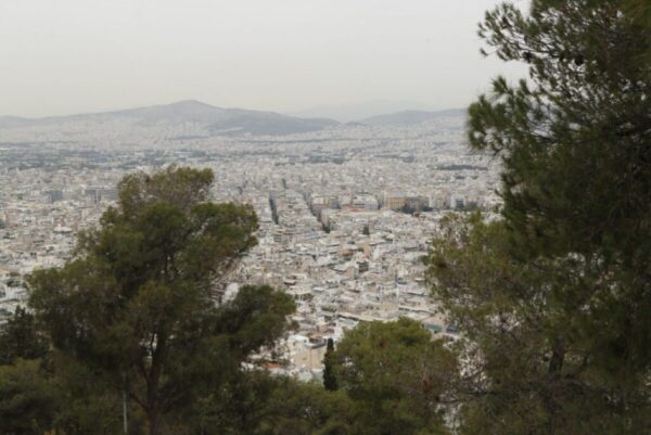 Αφρικανική σκόνη: Περιορισμό εξωτερικών δραστηριοτήτων συνιστούν οι επιστήμονες – Πότε εξασθενεί το φαινόμενο