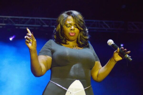 Angie Stone: Νεκρή σε τροχαίο η τραγουδίστρια
