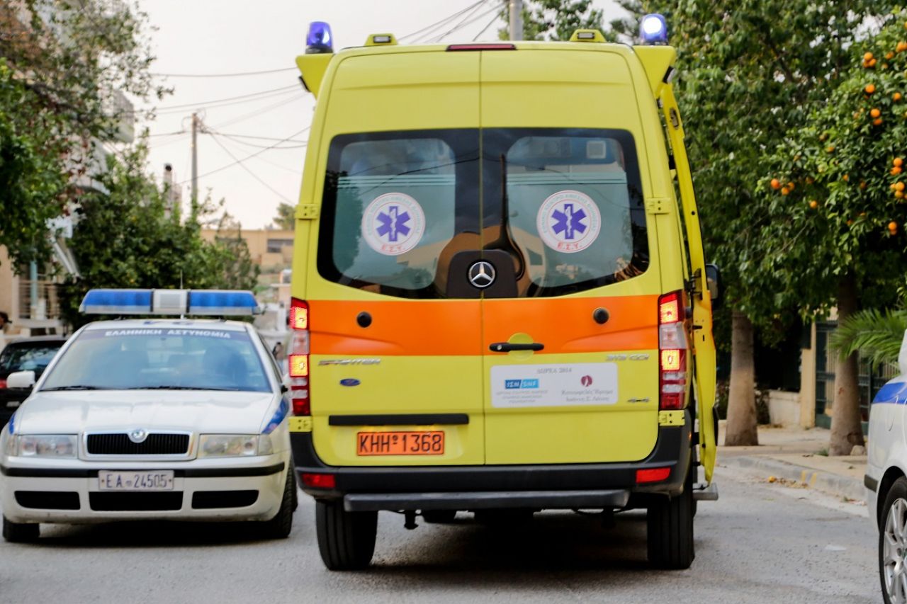 Θεσσαλονίκη: Γυναίκα έπεσε από μπαλκόνι και κατέληξε σε αυτοκίνητο – Φέρει πολλαπλά τραύματα