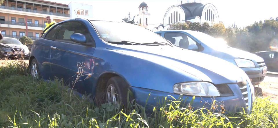 Εκατοντάδες εγκαταλελειμμένα αυτοκίνητα σε διάφορα σημεία της Θεσσαλονίκης