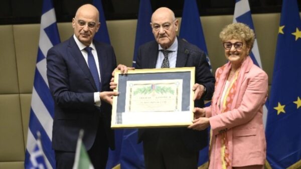Στην τελετή απονομής διαμνημόνευσης «Αστέρα Αξίας και Τιμής» προς τιμήν του Ζιωζέφ Νισσίμ ο Ν. Δένδιας