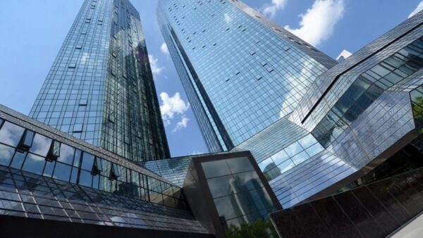 Η Deutsche Bank καταργεί άλλες σχεδόν 2.000 θέσεις εργασίας