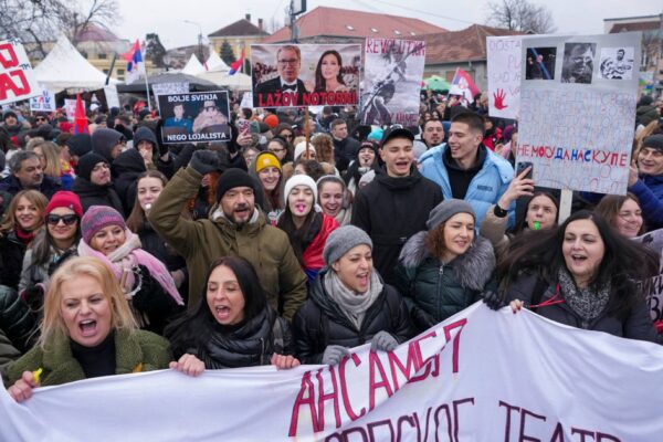 Νέα μεγάλη διαδήλωση φοιτητών – Τιμή στα 15 θύματα της τραγωδίας στον σιδηροδρομικό σταθμό