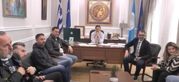 Δήμος Σερρών σε καταστηματάρχες: Πληρώστε όσοι χρωστάτε και μαζέψτε τα παράνομα τραπεζοκαθίσματα