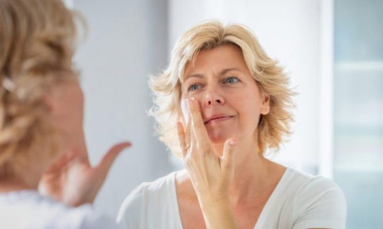 Δέρμα: 7 συμβουλές για σωστή φροντίδα μετά την εμμηνόπαυση