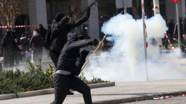 Θεσσαλονίκη: Κακουργηματική δίωξη στον 14χρονο ο οποίος συνελήφθη για κατοχή μολότοφ