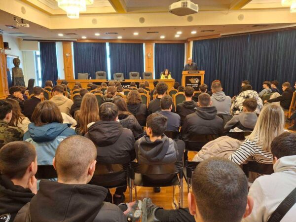 Το Επιμελητήριο Σερρών πάντα δίπλα στους μαθητές - Επίσκεψη του 5ου Γυμνασίου Σερρών