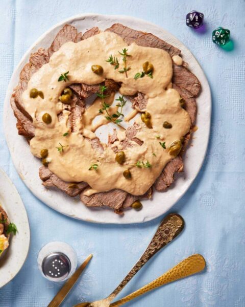 Vitello Tonnato: πιεμοντέζικο μοσχάρι με σάλτσα τόνου