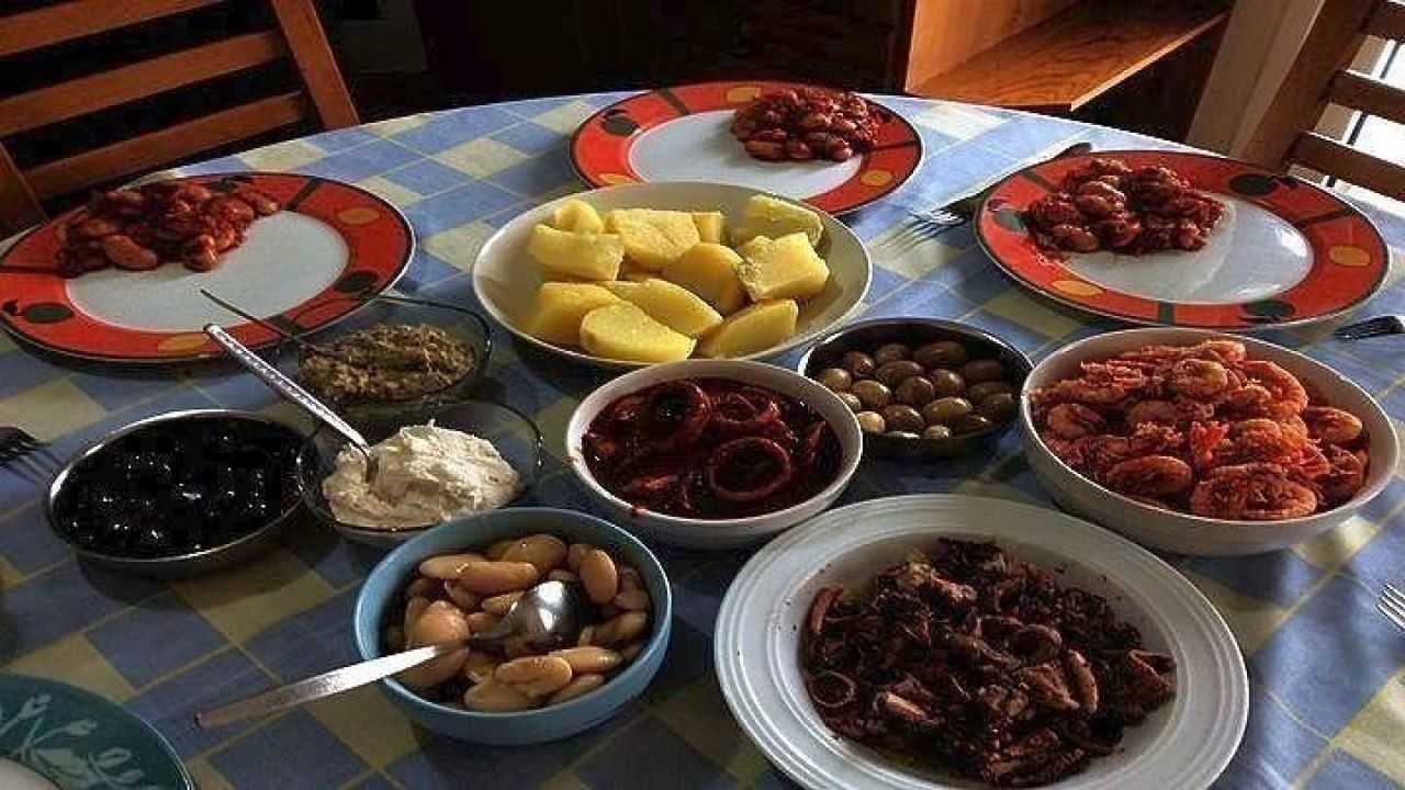 Οι δήμοι της Αττικής γιορτάζουν τα «Κούλουμα» με σαρακοστιανά και μουσική