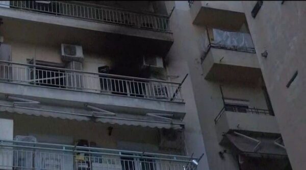 Φωτιά σε διαμέρισμα – Νεκρός 55χρονος πήδηξε από το μπαλκόνι για να σωθεί