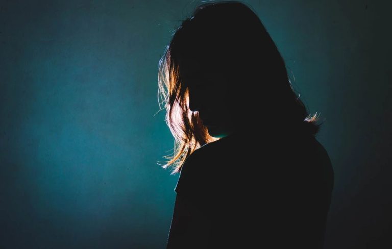 Τρόμος για τις Γαλλίδες οι δημόσιες συγκοινωνίες – Επτά στις δέκα γυναίκες έχουν δεχτεί σεξουαλική επίθεση