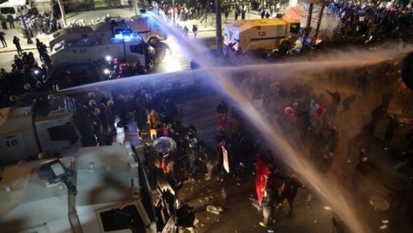 Ο Ιμάμογλου στη φυλακή, οι διαδηλώσεις συνεχίζονται