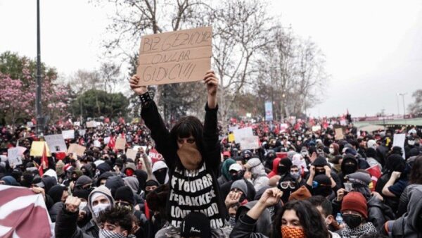 Γερμανία και Γαλλία για τη σύλληψη Ιμάμογλου: Οπισθοδρόμηση και «σοβαρή επίθεση» στη δημοκρατία στην Τουρκία 