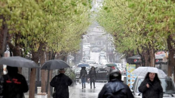 Ισχυρές βροχές, καταιγίδες και χιονοπτώσεις σήμερα και αύριο -
