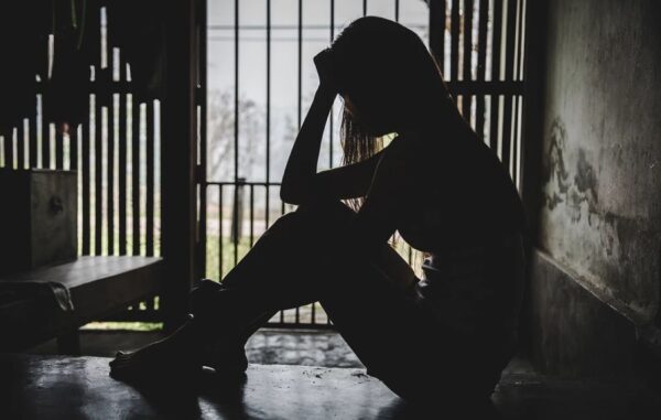 Εικοσάχρονη στη Θεσσαλονίκη ζήτησε λεφτά από τον σύντροφό της για το νοίκι και εκείνος την ξυλοκόπησε