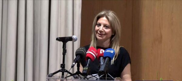 Το Διεθνές Πανεπιστήμιο μετονομάζει σε «Μάρθη Ψαροπούλου» αίθουσα του Ιδρύματος
