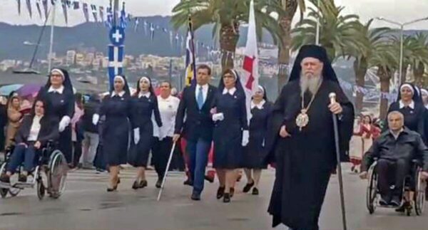 Καβάλα: Μαζί με τον Ερυθρό Σταυρό και τον Σύλλογο ΑμεΑ παρέλασε ο Μητροπολίτης Στέφανος