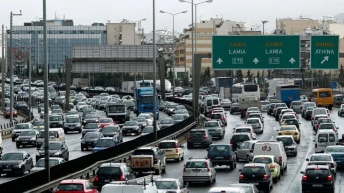 Kυκλοφοριακά προβλήματα στον Κηφισό λόγω τροχαίου ατυχήματος – Απεγκλωβισμός οδηγού