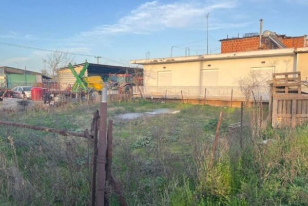 Λάρισα: Ηλικιωμένη γυναίκα εντοπίστηκε νεκρή σε οικόπεδο