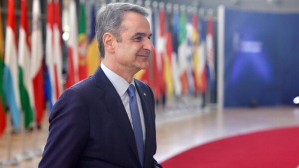 Στο Παρίσι ο πρωθυπουργός για τη σύνοδο ηγετών για την ειρήνη και την ασφάλεια στην Ουκρανία