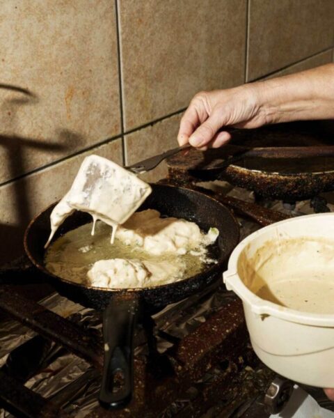 Μπακαλιάρος σε κουρκούτι μπίρας με σκορδαλιά