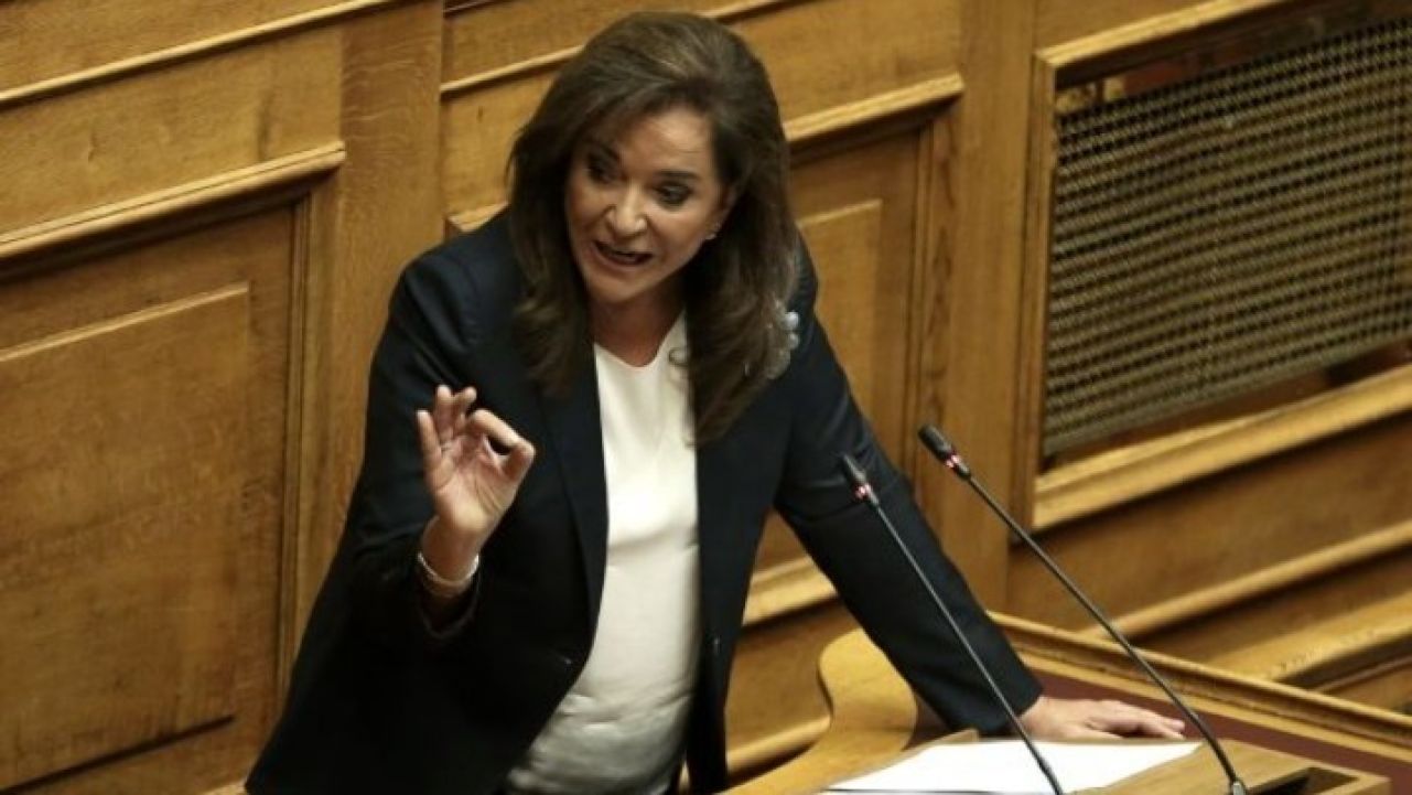 Ντ. Μπακογιάννη προς αντιπολίτευση: Το επίπεδο σας αυτές τις μέρες αδικεί τα 57 θύματα των Τεμπών και τις οικογένειες τους
