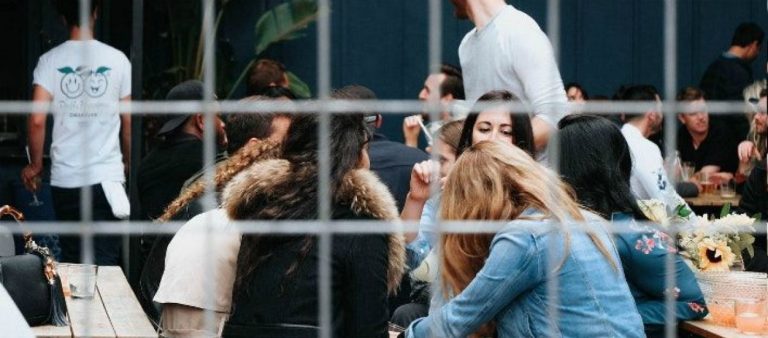 Πώς να αντιμετωπίσετε τη ζήλια στις φιλίες σας