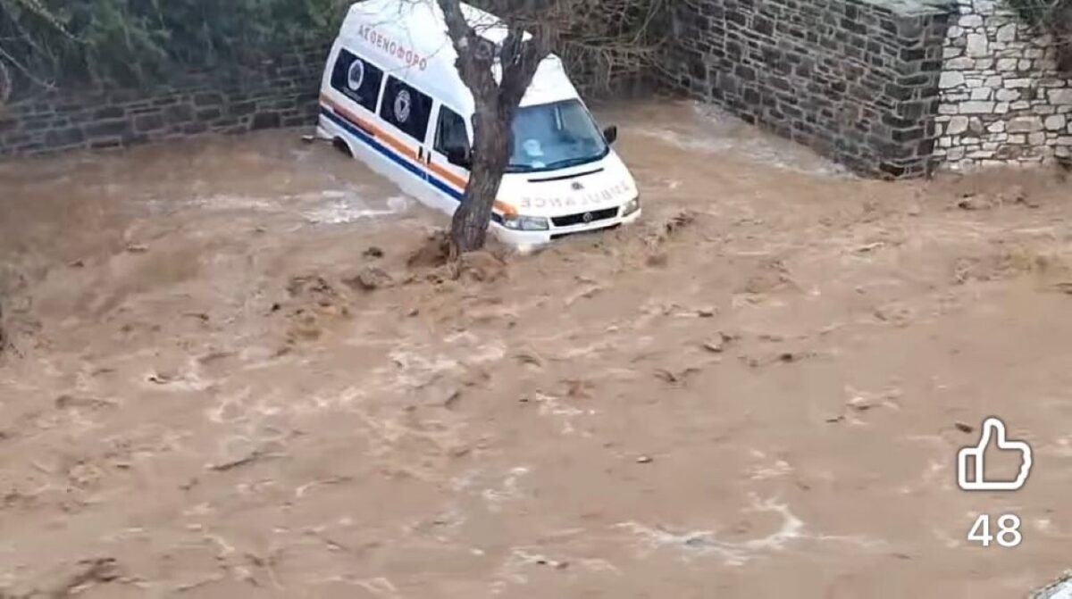 Ισχυρή νεροποντή στην Πάρο: Απαγόρευση μετακινήσεων με οχήματα – Μήνυμα από το 112 (βίντεο)