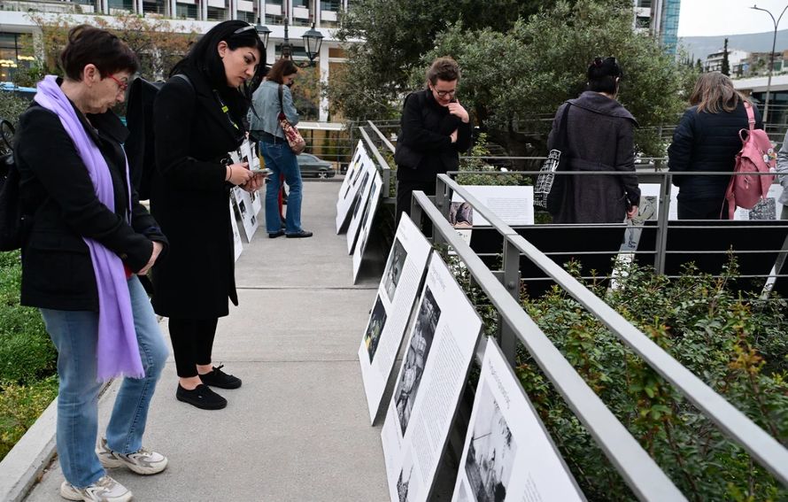 Συγκέντρωση διαμαρτυρίας έξω από την Πινακοθήκη – «Να επιστρέψουν τώρα τα έργα» που βανδάλισε ο βουλευτής της Νίκης