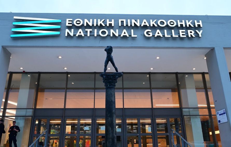 Συγκέντρωση διαμαρτυρίας έξω από την Πινακοθήκη – «Να επιστρέψουν τώρα τα έργα» που βανδάλισε ο βουλευτής της Νίκης
