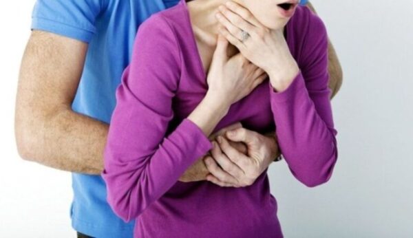Τι είναι η μέθοδος Heimlich (Χάιμλιχ) που όλοι πρέπει να γνωρίζουμε- Δείτε βίντεο