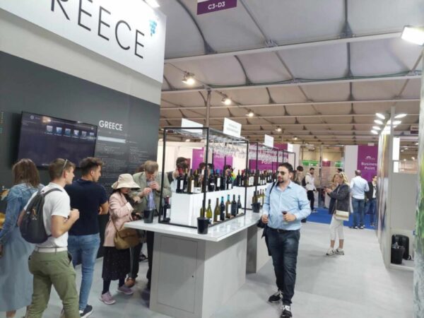 Το ελληνικό κρασί κέρδισε τις εντυπώσεις στη μεγαλύτερη έκθεση οίνων και ποτών του κόσμου, την PROWEIN 2025 στο Ντίσελντορφ