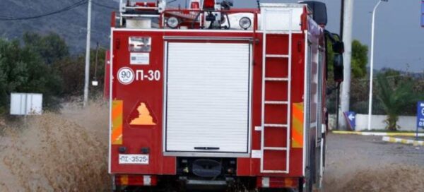 Ηράκλειο: Στις φλόγες εργοστάσιο ξυλείας -Ήχησε το 112